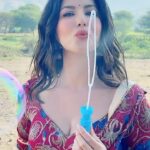 Sunny Leone Instagram – Bubbles!!! Hehe