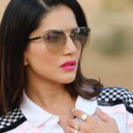 Sunny Leone Instagram - Swag level: 😎 Lips: #Kissmepink by @starstruckbysl 💄 Outfit: @nidhimalhan Sunglasses: @iarrasunglasses Styled by @hitendrakapopara Styling Asst @shiks_gupta25 & @sameerkatariya92 HMU @tomasmoucka @jeetihairtstylist Sunny Leone