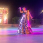 Swara Bhaskar Instagram - A sangeet where I was in both Team Bride and Team Groom! Here is a clip of the show Team Groom put up! Thank you @aatishdevrukhkar1985 for the choreography and the patience 🤗🙏🏽 My friends the SPV gang + partners were such sports and learnt the dances and performed at such short notice!!! They were amazing.. Whatta night! @prashantktm @theriggedveda @ashisroy @neetu_sarin @priyankadutt @samar_narayen @laks7 @swatigetsinsta @sambuddhadutt Thank you @amrit_jnu for the music and @kartikshastri for everything..