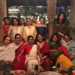 Swara Bhaskar Instagram - Really the most perfect way to celebrate #basantpanchami #saraswatipuja Thank uuuuu Jaya ma’am for a wonderful evening full of laughter, conversation, stories and old & new friends! ❤️ with @balanvidya @ashwinyiyertiwari @tillotamashome @konkona @alankrita601 @kausarmunir @srishtibehlarya @mehervij786 @seemabhargavapahwa #nasreenmunnikabir