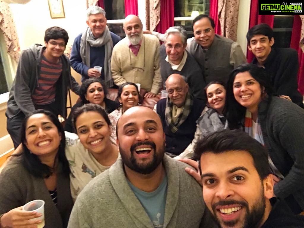 Swara Bhaskar Instagram - The best way to bring things to an end and to a beginning is through the heart. :) Happy New year everyone! ❤️ #Home #heart #family #happiness Connecticut