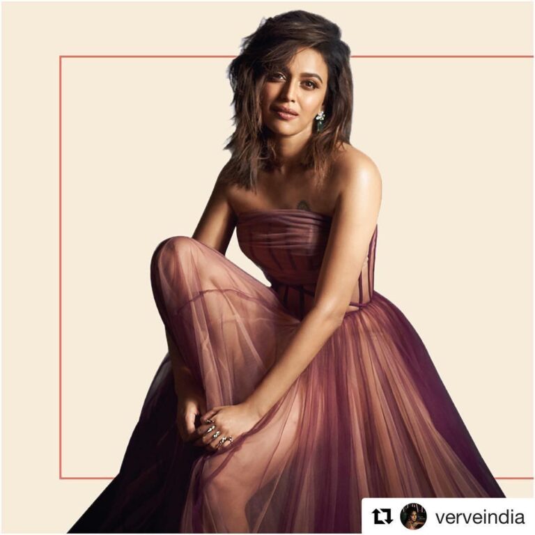 Swara Bhaskar Instagram - #Repost @verveindia (@get_repost) ・・・ The sensuous Swara Bhaskar @reallyswara was a natural on our #DecemberIssue #coverstory set. Although admitting to being vain as a child, our #covergirl confessed to barely peeping into a mirror nowadays. Grab your copy to read the full interview! ______ Styling: @divyakdsouza Make-up: @saracapela Hair: @hot.hair.balloon Photograph: Tarun Vishwa ______ #VerveIndia #SwaraBhaskar #AnniversaryIssue