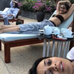 Swara Bhaskar Instagram - When u are dog tired after a looooooong flight.. actually two.. but still gotta chill out with your #Veere At @amanpuri #Phuket with @sonamkapoor @rheakapoor @shikhatalsania #VeereJustWannaChill missing #kareenakapoorkhan #VeereInThailand also yeah.. upside down video whatever!!! 😒 Phuket, Thailand