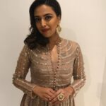 Swara Bhaskar Instagram - Details! Outfit @nikitamhaisalkar jewellery @purabpaschim Styling @rupacj HMU: @saritastyling29 Thank y'all for 'prettyfying' me ❤️❤️❤️ #bharatthakur #artexhibition #Delhi