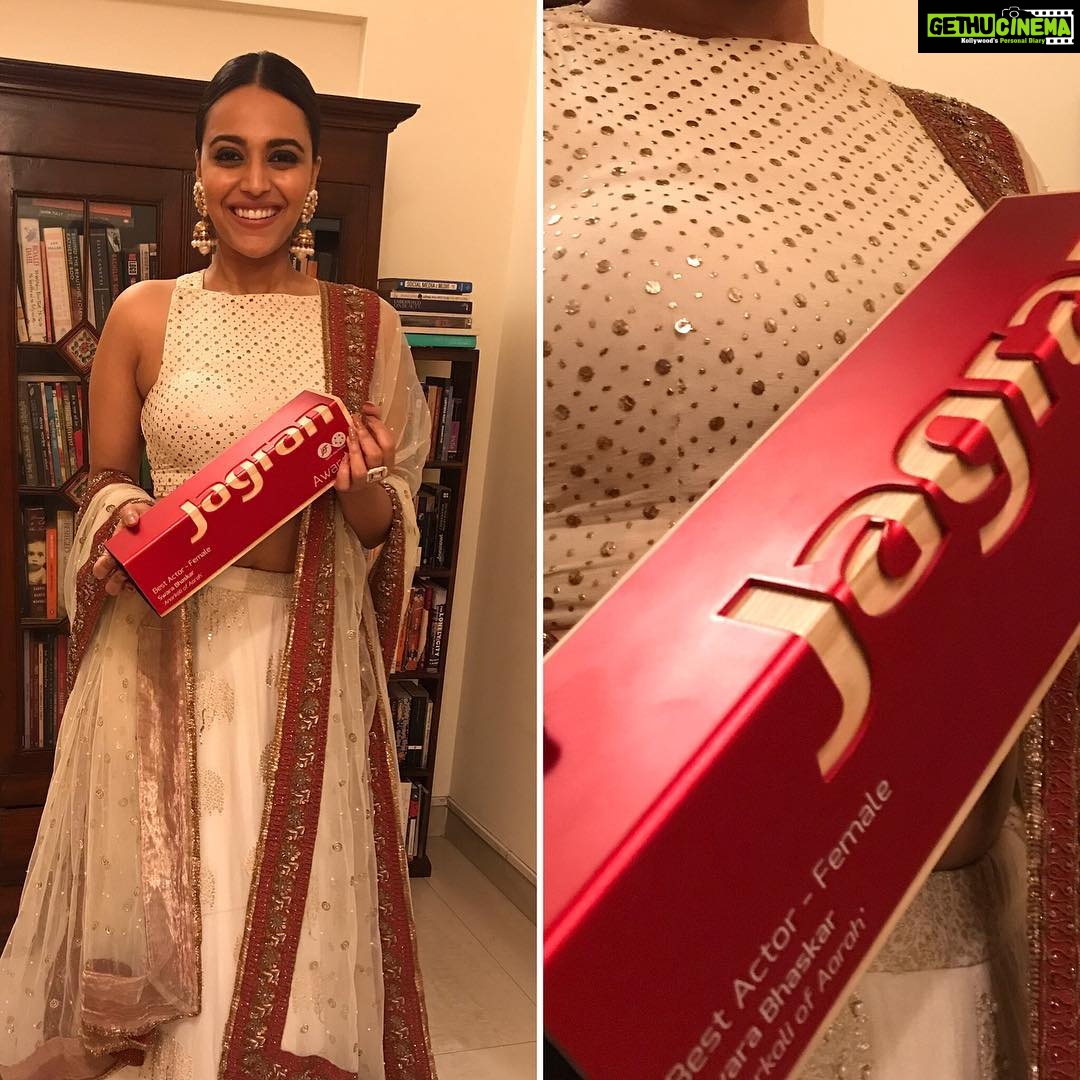 Swara Bhaskar Instagram - So yayeeee! I won #jagranfilmfestival2017 #BestActress for #AnaarkaliOfAarah Thank u SO much jury & team JFF & of course Team Anaarkali who i haf the privilege to thank in person too ππΏππΏππΏβ€οΈβ€οΈβ€οΈ #awardsnight #AboutLastNight in @houseofkotwara with @amrapalijewels @thepinkpotli Styled by the amazing @spacemuffin27 pointed to the right general direction by @rheakapoor β€οΈβ€οΈ