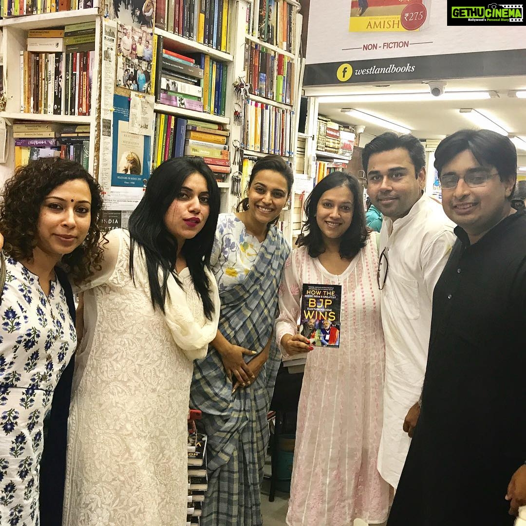 Swara Bhaskar Instagram - The #Friends u grow up with are always special! As are the places where these friendships took root.. Like Bahri Sons Bookstore in #KhanMarket.. ❤️ where else would we celebrate BFF #PrashantJha 's book #howthebjpwins Congrats Jha!! 🙌🏾🙌🏾🙌🏾🙌🏾🙌🏾 #happiness #VeereyDiBook #YaariDosti