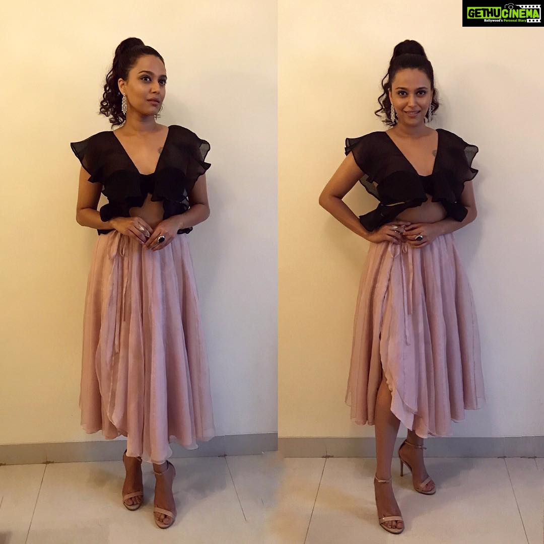 Swara Bhaskar Instagram - At the @longchamp launch hosted by @elleindiaofficial In @shehlaakhan @png_jewellers earrings and @shazeindia rings Styled by @dibzoo assisted by @vidhirambhia Makeup by @bhaskar.chaurasia hair @suni444d