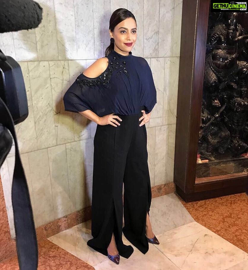 Swara Bhaskar Instagram - Heading into the inauguration of #bharatthakur 's exhibition #bharatthakurartisticyoga #bharatthakurart in @ridhimehraofficial and @zara shoes Styled by @dibzoo Make up: Bhaskar Chaurasia, Hair: @suni444d ❤️❤️❤️ #gameface #aesthete #adayinthelife #lifeinfrontofthecamera Jehangir Art Gallery