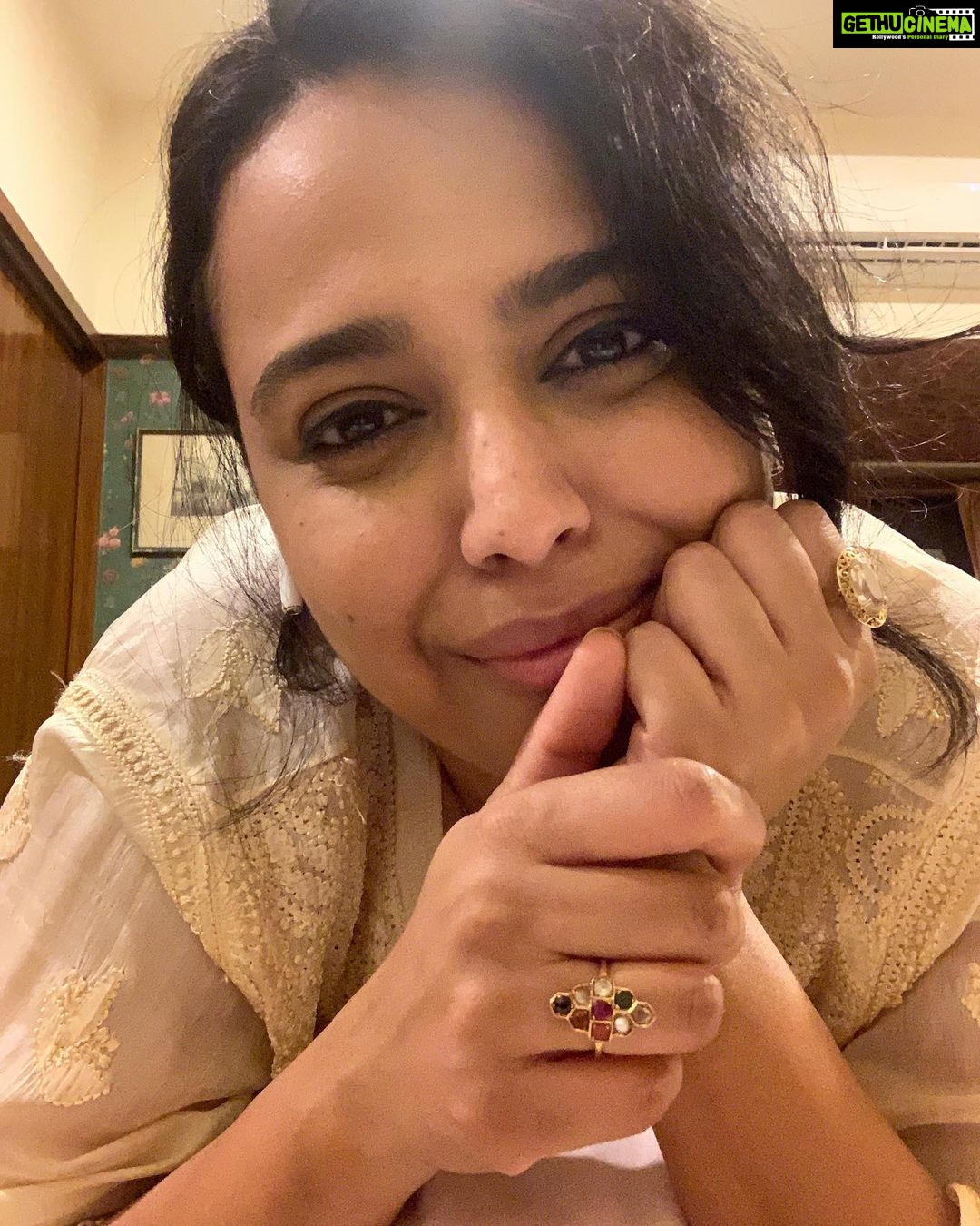 Swara Bhaskar Instagram - Love is a curse. Remembrance is the aftertaste. . . My Nani passed away from cancer suddenly in 2017. I found myself clutching at bits and pieces of her memories! Her photographs, her saris, her jewellery.. anything to hold onto her.. to keep her with me in some small way. . . This ring was her favourite, staple for any outing that was not a chore. She changed her hairstyle- made a more decorative joodaa (bun) and wore this ring each time she went for a fancier outing. . . Now I wear it.. everyday. To hold onto Nani, just a little more. #heirloom ❤️