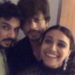 Swara Bhaskar Instagram - The teeth say it all!!!!!! :) always an @iamsrk #fangirl #allaboutthatnight #thecharmedlife Thanks for the capture @castingchhabra ❤️💃🏿