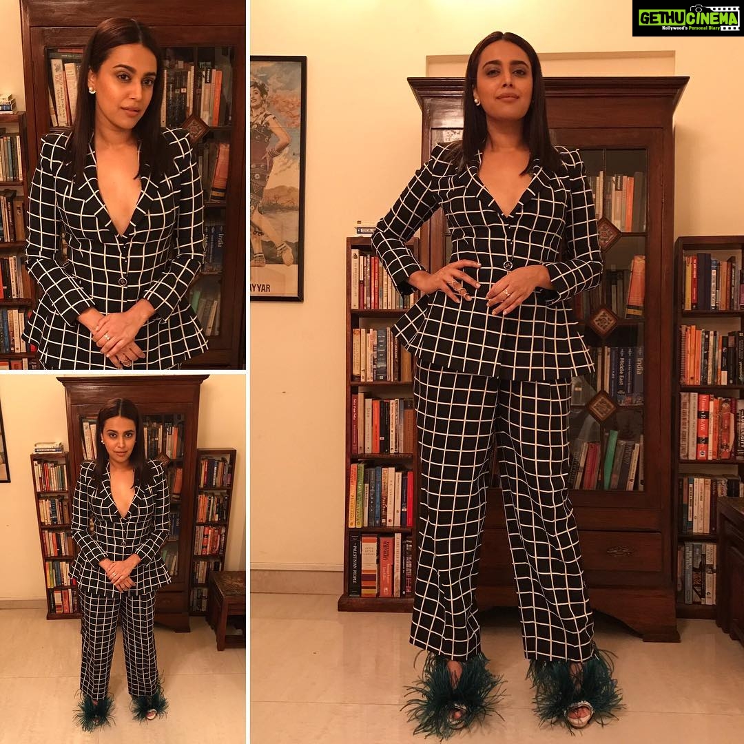 Swara Bhaskar Instagram - Every possible angle of the @nashishsoni outfit for last night's @gqindia #gqbestdressed2017 with @karleofashion shoes @ghanasinghbetrue jewelry styled @dibzoo , Makeup: Bhaskar Chaurasia, Hair: Sasmita Dash Styling Asst: @vidhirambhia #fashionmustbetakenseriously :) #matterssartorial