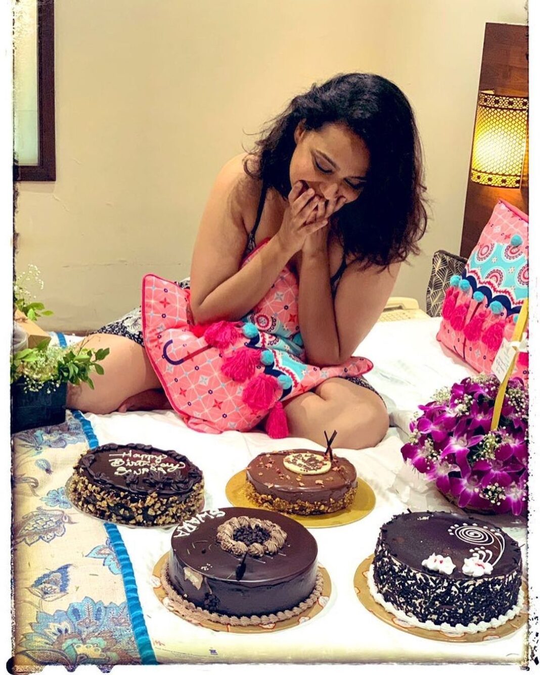 Swara Bhaskar Instagram - I ended up having a 3 day long birthday, and was showered with so much affection & attention by family, friends & tweeple that I’m love soaked!! 😻 तहे दिल से Thank you all for the wishes & kind words. Apologies for being unable to reply to each! But heartfelt gratitude! You made my day(s) SO special 💙💚💛 Goa