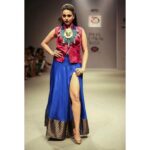 Swara Bhaskar Instagram – #Showstopper i.e. Stopping to show 😹😹🙈🙈🙈 for @shubhashini.ornamentals  Jewellery by Designer @akasshkaggarwal  Showcasing His collection #tribevibe at #indiarunwayweek 2017 #delhi LOVING the showstopping #durga neckpiece ❤️❤️❤️ Styled by @rupacj costume: @redbypurvapardeshi HMU: @saritastyling29 #ChangingPhaseOfFeminism #SOTribeVibe #feminisminindia