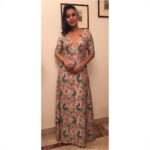 Swara Bhaskar Instagram - #throwbackfriday to #anaarkaliofaarah promotions #specialscreening in this gorgeous @payalsinghal gown with #mughalmotifs with @anmoljewellers paasaa and everything else... Styled by #AnaarkaliOfAarah costume designer @rupacj ❤️❤️❤️ #AnaarkaliForever #paasaawitheverything