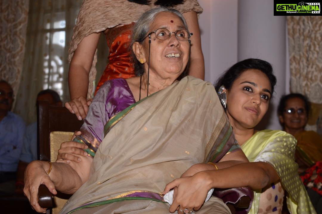 Swara Bhaskar Instagram - Goodbye Nani!!! I love you and will always love you SO much.. You made the lives of everyone who got to know you so beautiful.. You loved unconditionally, gave unselfishly, and stood by your loved ones relentlessly. I cannot believe you are longer with us. Never thought i would be bidding you farewell.. Abhi toh aapko ham sabkey bachchey paalney thhey!!!! 😔😔😔