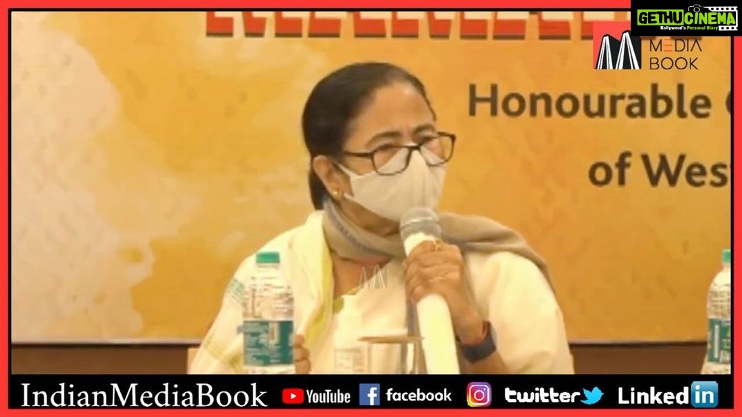 Swara Bhaskar Instagram - In Mumbai today.. at an informal interaction with West Bengal CM.. My question to Mamta Bannerjee ma’am abt her opinion of the UAPA law.. Here’s hoping we have leadership who will respect rule of law, our constitutional values & provisions and practice impartial governance even if it’s to their detriment .. because no party is greater than the country.. Also that million dollar Q. in the end!! 😬😬🤗🤗🤷🏾♀️🤷🏾♀️