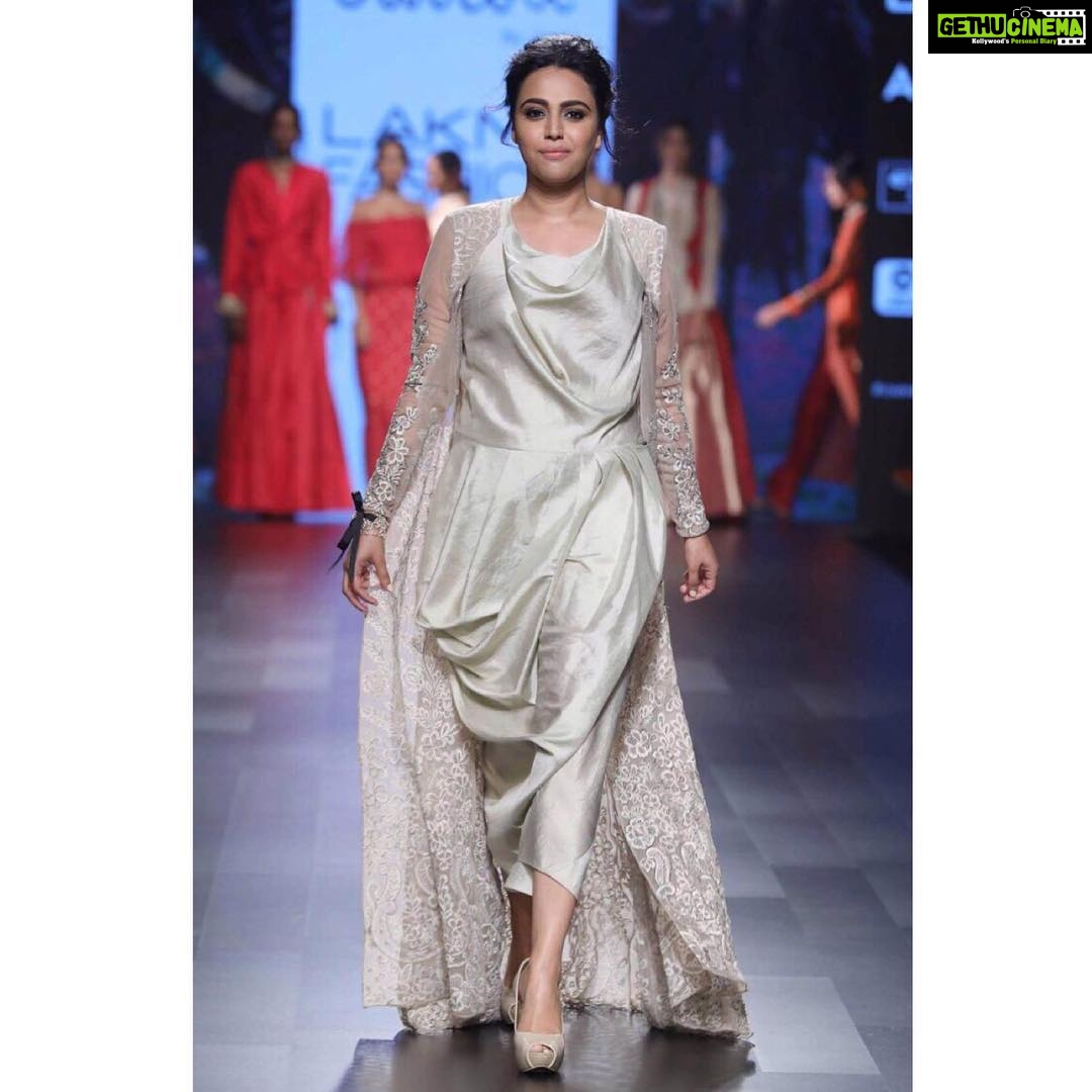 Swara Bhaskar Instagram - #OnTheRamp being the #showstopper for the showing of #Amaat collection of the wonderful pair #jadebymonicaandkarishma @amoh_byjade for @lakmefashionwk #springsummer Made beautiful by @saracapela & special thanks @rupacj for styling tips.. #gameface #glamour #fashion #lakmefashionweek #swarabhaskar