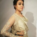 Swara Bhaskar Instagram - All ready to be the #showstopper for #Amaat collection of the wonderful pair #jadebymonicaandkarishma @amoh_byjade for @lakmefashionwk #springsummer Made beautiful by @saracapela & special thanks @rupacj for styling tips.. #gameface #glamour #fashion #lakmefashionweek #swarabhaskar