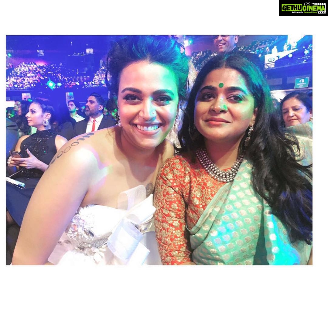 Swara Bhaskar Instagram - Perhaps the most richly deserved award this year! Filmfare for Best Debut Director goes to @ashwinyiyertiwari for #nilbatteysannata ππΎππΎππΎππΎππΎππΎ Yayyyyeeeeee Ashwinyyy!!!! β€οΈππΏππΏππΏππΏ Many more to come.. #happiness