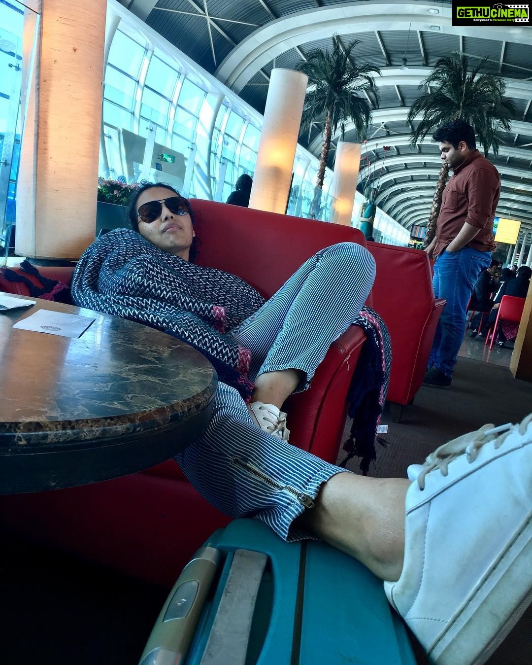 Swara Bhaskar Instagram - My #2017 resolution was to up my airport game and look like a freakin' celebrity with an #airportlook and all.. but pretty much failed at it on day01! πΉ This is pretty much how u will find me.. on #fashionpolice #offenderslist #fashionfiasco #ihateearlymorningflights #newyearresolutionfail πΉπΉπΉππ