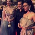 Swara Bhaskar Instagram – Found myself on the internet randomly :) #premratandhanpaayo reunion at #sansuicolorsstardustawards last night! ❤️ @sonamkapoor @beingsalmankhan