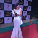 Swara Bhaskar Instagram - Mil gaya!!!!!! #starscreenawards2016 Actress (Critics Choice) for #nilbatteysannata Yayeeeeeeee!!! Winner winner chicken dinner 💃🏿💃🏿💃🏿💃🏿 Gratitude to everyone involved but esp. @ashwinyiyertiwari ❤️❤️❤️