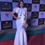 Swara Bhaskar Instagram - At the #starscreenawards #starscreenawards2016 red carpet in this lovely gown by @carouselbysimranarya with Earnings by johri_by_amaze_jewels , Rings by @minawala_jewellers and Clutch @kashishinfiore Styled by the now calm and controlled @dibzoo 😈💃🏿💃🏿💃🏿#redcarpet #bollywood #fashion