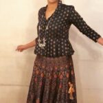 Swara Bhaskar Instagram - This is how happy i am when i'm #Shooting ! Actors agree? :) also loving these separates by @nautanky with @amrapalijewels Styled and this one shot by @rupacj 💃🏿👹make up: brijbhaskar chaurasia, hair: sasmita dash #shootingtales #rangoli #Doordarshan