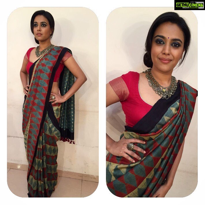 Swara Bhaskar Instagram - One more! यूं ही !! Saree @reshabymedhavini, Jewelry @amrapalijewels styled @rupacj for #rangoli #Doordarshan