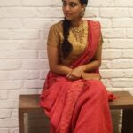Swara Bhaskar Instagram - Just had a 'thinking' moment in the midst of a posing moment! :) #candidmomentinaposingmoment #moment #thoughts #candid