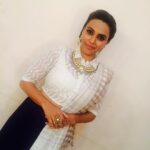 Swara Bhaskar Instagram - For #GandhiJayanti special episode of #doordarshan #Rangoli in a sari I can't remember I got from where :) the amaze @anitadongre crop and @amrapalijewels of course :) This one also styled by me a little and of course @rupacj :) hai na Rupa?? 😋😝