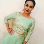 Swara Bhaskar Instagram - In #RooraByRitam crop & skirt for #doordarshan #Rangoli Styled by @rupacj <3 @roorabyritam