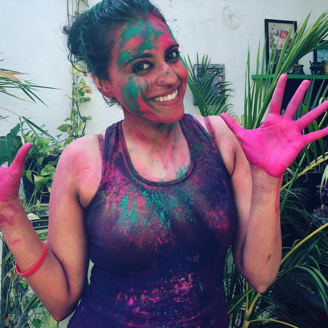 Swara Bhaskar Instagram - Happy Wala Holi friends! Hope ur Holi was an explosion of colours and joy and wishing you a ख़ुश & रंगीन year ahead ❤️💚💜💙💛 thanks for the click amazing @ashwiny_iyer_tiwari