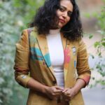 Swara Bhaskar Instagram - Something about a @suketdhir @suket.dhir suit that makes one feel like a super sorted.. So-in-control boss lady.. Pant suit: #SuketDhir Turtleneck: @zara Sneakers: courtesy @prifreebee HMU: moi 🤓 Delhi