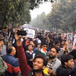 Swara Bhaskar Instagram - The tail end of #MarchforJNU today reporting more than 10,000 people in attendance.. #saveIndiafromHooligans Many students carried a rose in return for every blow that hooligans hit.. #resist #FreeKanhaiyya #respecttheconstitution #jnu #delhi #india