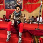 Swara Bhaskar Instagram - Doubling up as AD on my day off! 😈 #AnaarkaliAaraawaali #beingabassistantdirector #crowdcontrol #havemikewillyellsilence :)