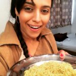 Swara Bhaskar Instagram - And it's back! My #favourite shooting on-set companion! #maggi #MaggiAddict #random #behindthescenes #AnaarkaliAaraawaali #woundisnotreal :) #bollywood