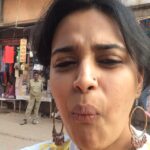 Swara Bhaskar Instagram - And that would be the first time I tried eating a #paan !! 😳 #methodacting #tryingtobeauthenticgaaneywaali #characterpreparation #workmode #beingsilly #candidcamera #dislikepaan #AnaarkaliAaraawaali #india india