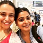 Swara Bhaskar Instagram - My director, friend and maargdarshak :) and me .. Off to #China #SilkRoadFilmFestival #NilBatteySannata #thenewclassmate #travel #airport #mumbai #bollywood @ashwiny_iyer_tiwari