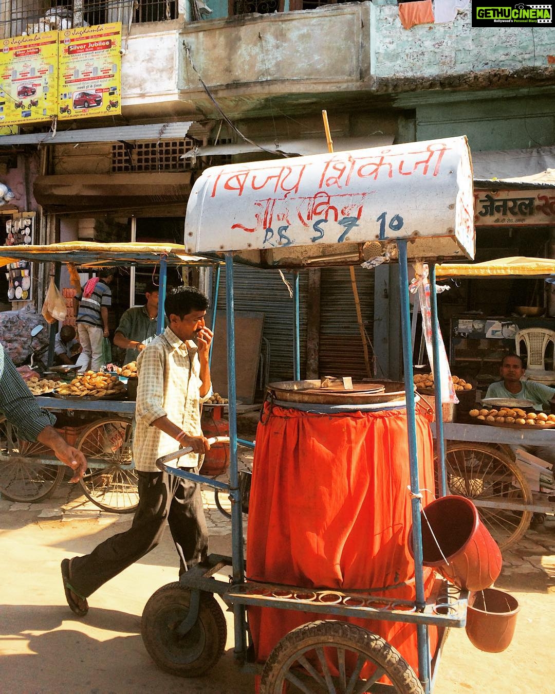 Swara Bhaskar Instagram - Those that disappeared from our cities with the coming of malls.. The 'wallahs'. Ice cream wallah, gubbarey wallah, choodi wallah, Bartan wallah.. Here in #aaraa is a lone shikanji wallah #streetsidesightings #wandering #forgottenpeople #nostalgia #indiabeyondmetros #bihar #india #travelgram