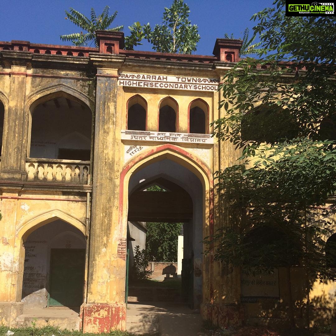 Swara Bhaskar Instagram - That blue sky is #nofilter .. School where Babu Jagjivan Ram studied.. #historyateverycorner #indiabeyondmetros #aaraa #travelgram #travel #india #bihar