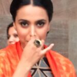 Swara Bhaskar Instagram - Time for a quick scratch-of-the-nose when one thought the camera wasn't watching but damnit! #cameraseesall #camereypechop #behindthescenes