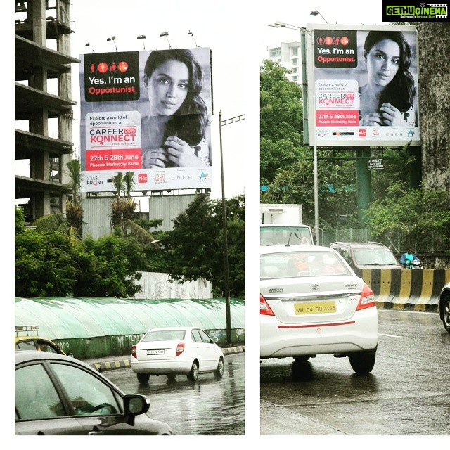 Swara Bhaskar Instagram - Braving the Mumbai Rains! :) Yes I'm an opportunist! See u at Phoenix Kurla 28 June #CareerKonnect #beingahoarding #Bollywood #mumbai #actor #hangingintheair