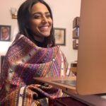 Swara Bhaskar Instagram – Scene change.. shawl change! #zoom interviews continue.. Chatting with my lovely colleagues & @ifaridoon ! #bhaagbeaniebhaag #interview #worklife