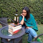 Swara Bhaskar Instagram - Behind the scenes of a #zoom interview on a #delhi winter afternoon.. #bts New Delhi
