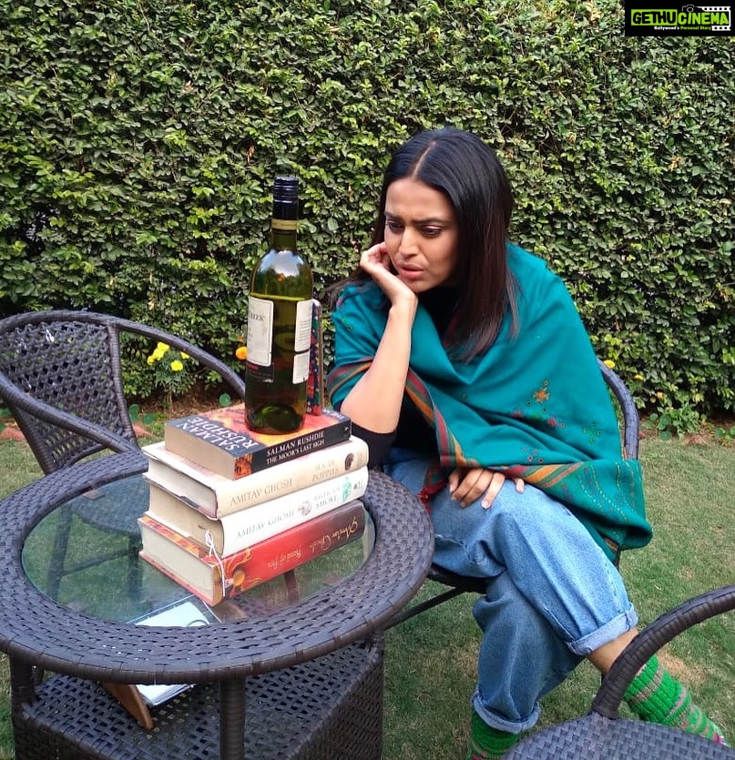 Swara Bhaskar Instagram - Behind the scenes of a #zoom interview on a #delhi winter afternoon.. #bts New Delhi