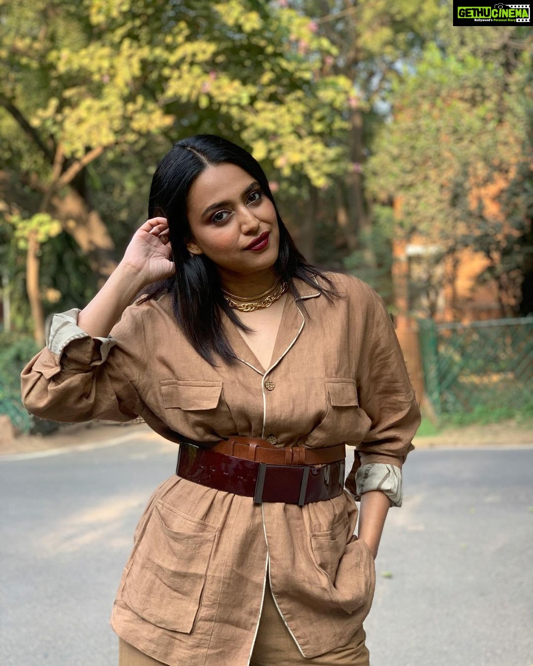 Swara Bhaskar Instagram - She knows! #gabbarvibes #bhaagbeaniebhaag #promotions #ootd Outfit: @cord.in Necklaces: @theslowstudioofficial Ring: @zariinjewelry Platform Brogues: Stylist's own . . Styled by: @prifreebee Make-Up: @manjarisinghofficial Hair: @jatingrover09 New Delhi