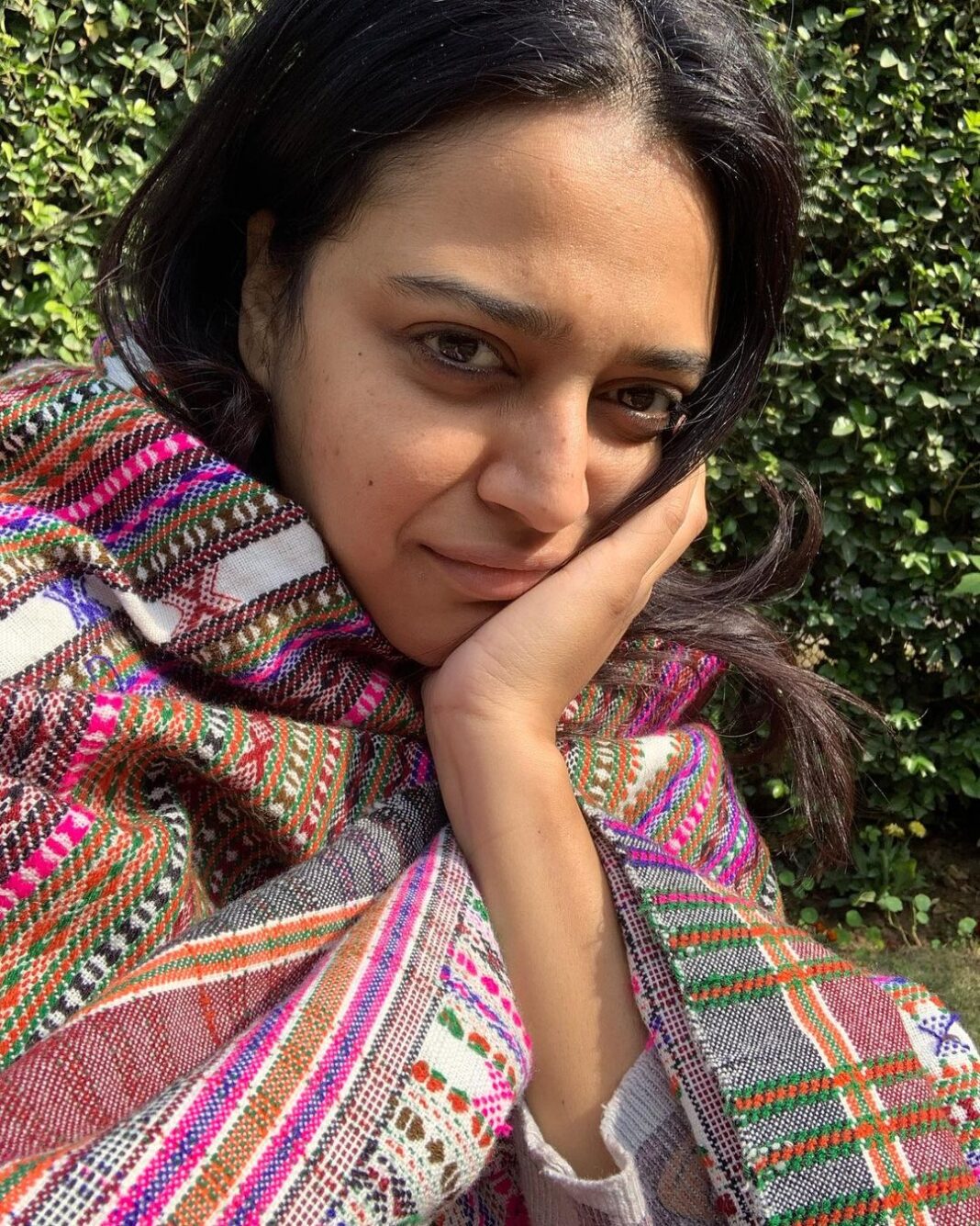 Swara Bhaskar Instagram - Just keeping a record of my love affair with #SardiKiDhoop #DilliKiSardi ❤️