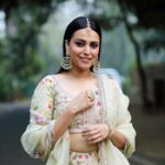 Swara Bhaskar Instagram - Feeling like a pista barfiiii! 🤩🤩💥💥 Outfit: @rahulmishra_7 Jewellery: @amrapalijewels HMU : @kaushikanu @lawangtamang95 Styled by: @shreejarajgopal Pics: @kakkar.madhav Delhi