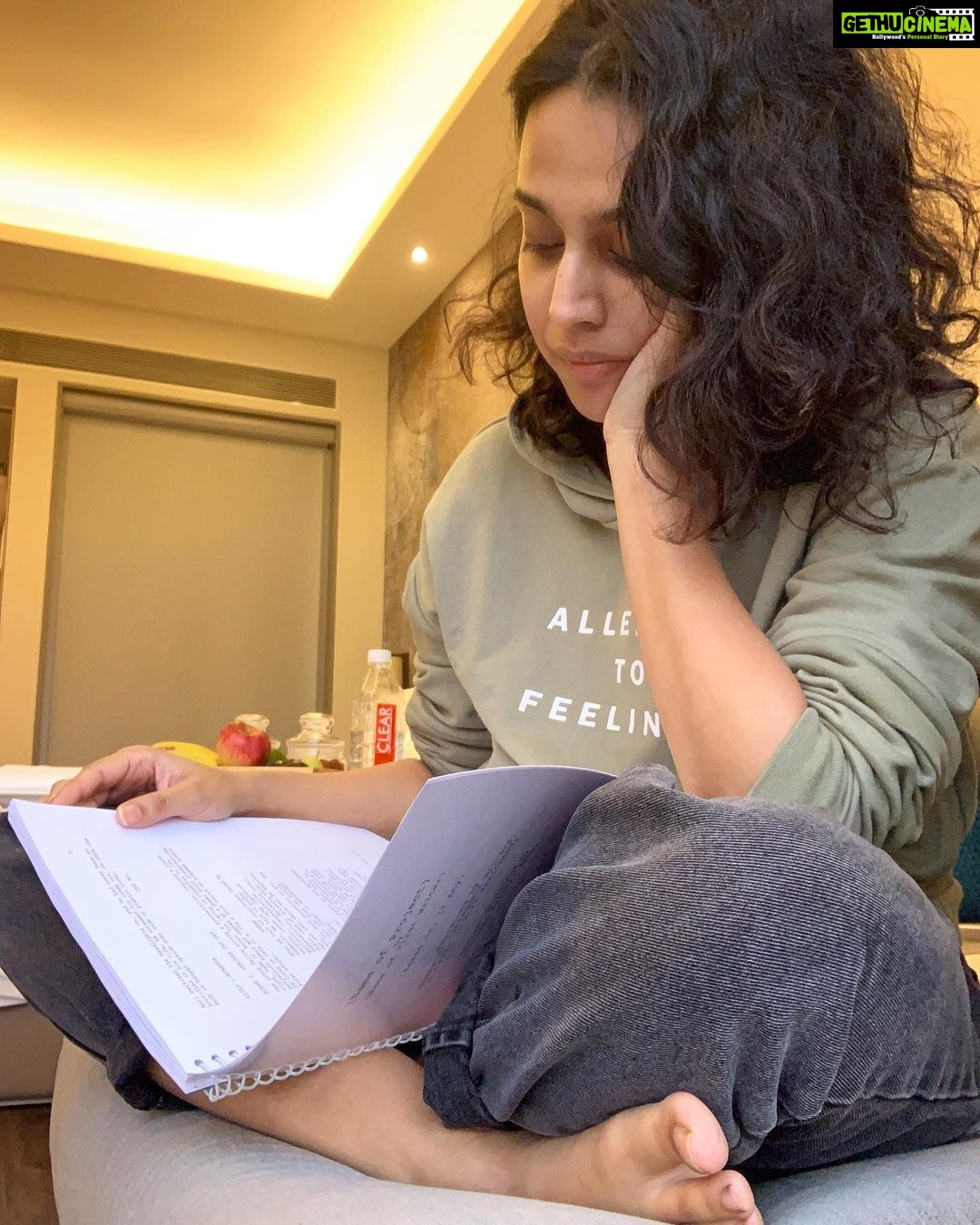 Swara Bhaskar Instagram - All actors will tell you that one of the most comforting, fulfilling and gratifying experiences is ‘revising’ your lines and re-reading the script.. the night before a new shoot/ a new project. I’ve always accepted work with gratitude (freelancers know what I mean) .. Corona has made me even more grateful to be #backatwork ! #shootlife #newproject #gratitude